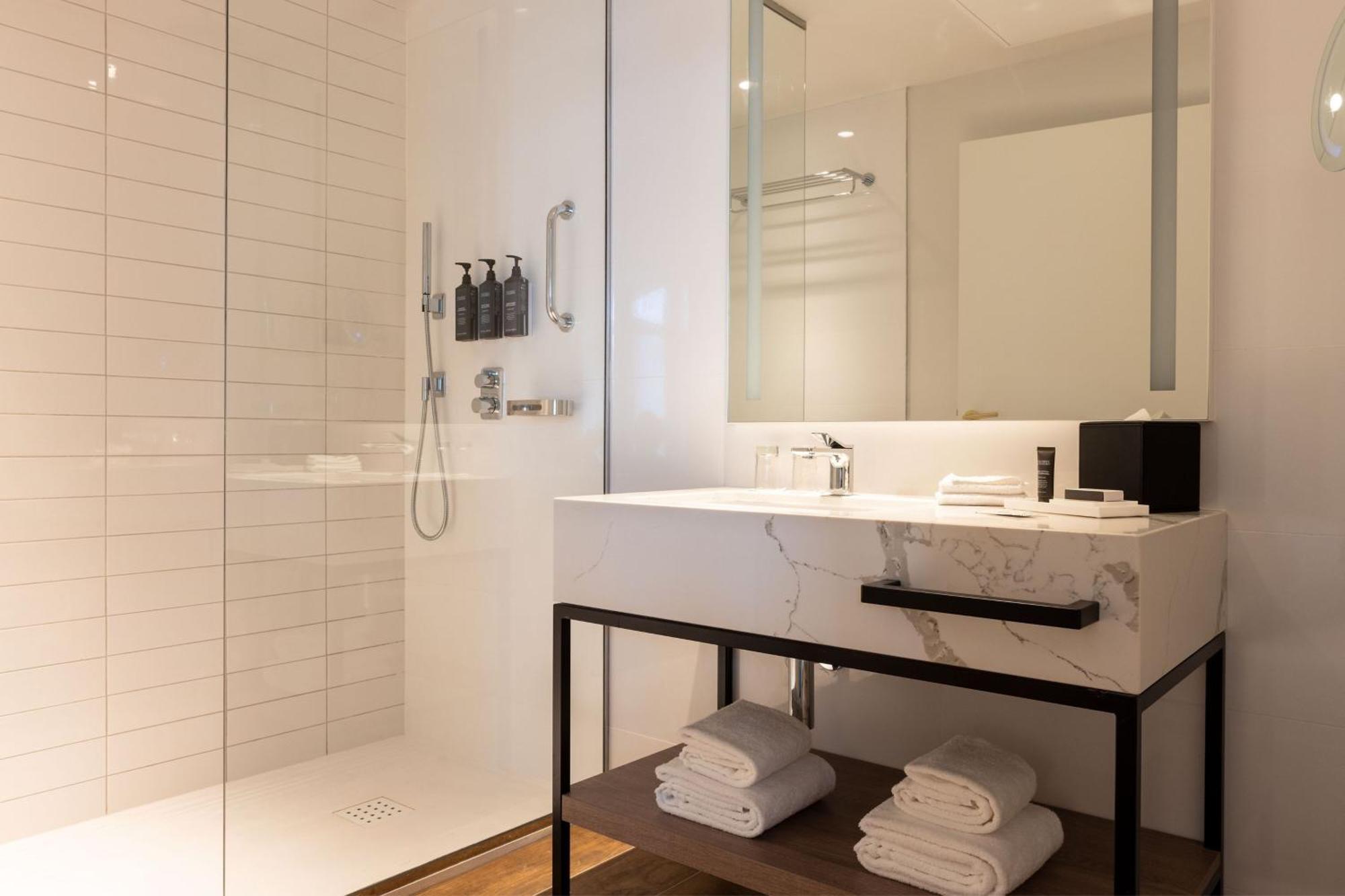 Hotel Sheraton Airport 4*